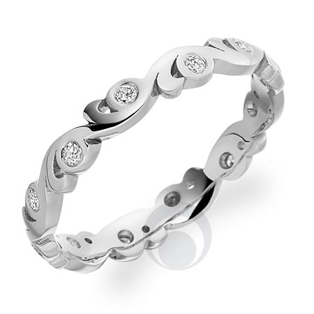 A polished, colored diamond platinum wedding ring with a round brilliant cut diamond in the center, featuring a classic six-prong setting.