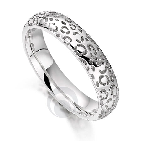 A polished platinum wedding ring with a cheetah pattern design.